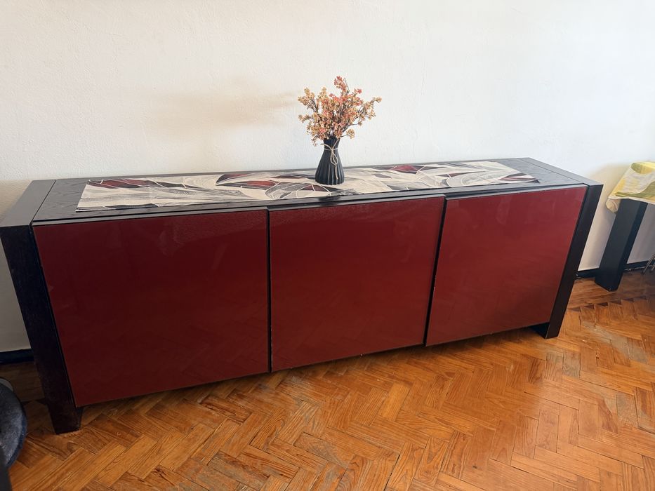Mesa 6 cadeiras extensivel e aparador