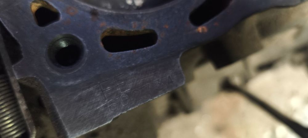 ДВС Mazda 626GD двигатель мотор двигун КПП стартер коленвал