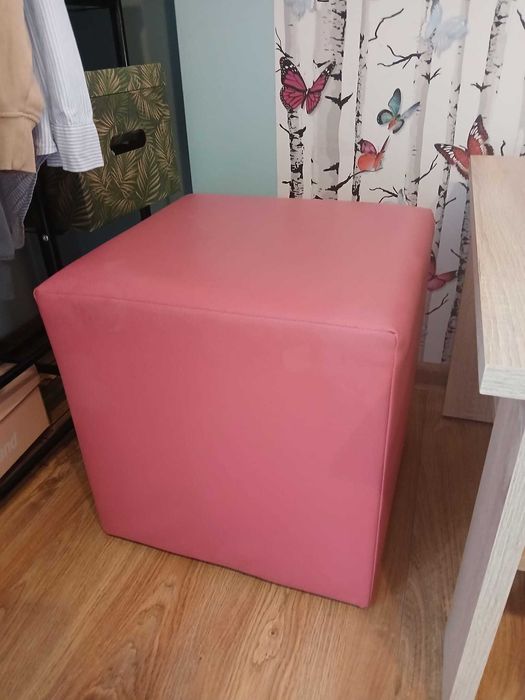 Pufy/ siedziska rozowe