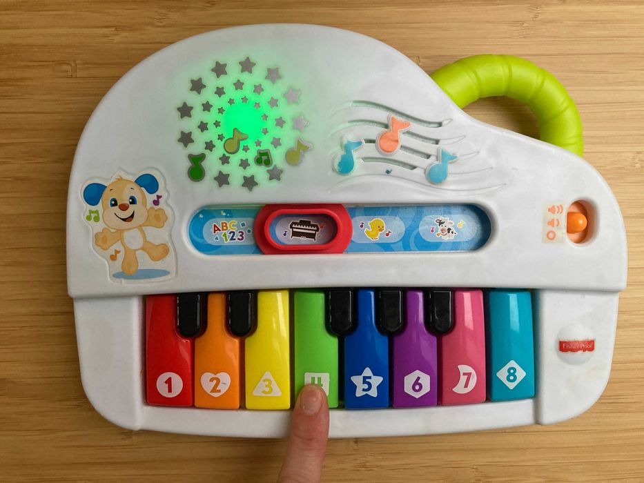 Fisher Price Pianinko pianino zabawka edukacyjna niemowlęca maluch 6m+