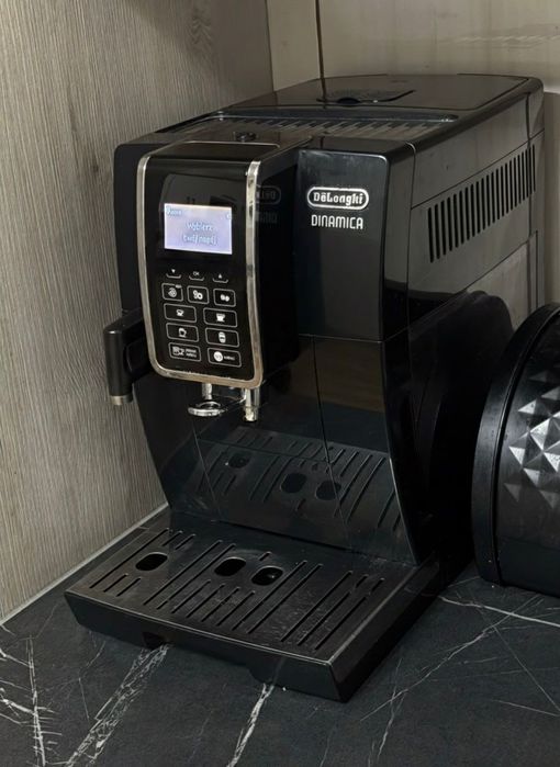 Ekspres DeLonghi Dinamica ECAM35X.55 z LatteCrema