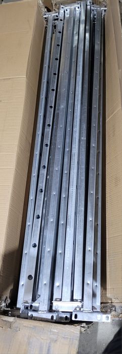 Profile galwanizowane zamknięte 24szt z otworami