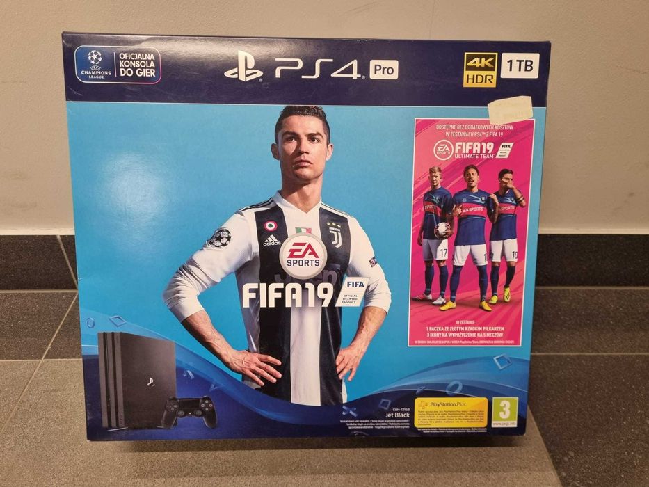 PS4 1 TB Pro + 2 pady + 3 gry