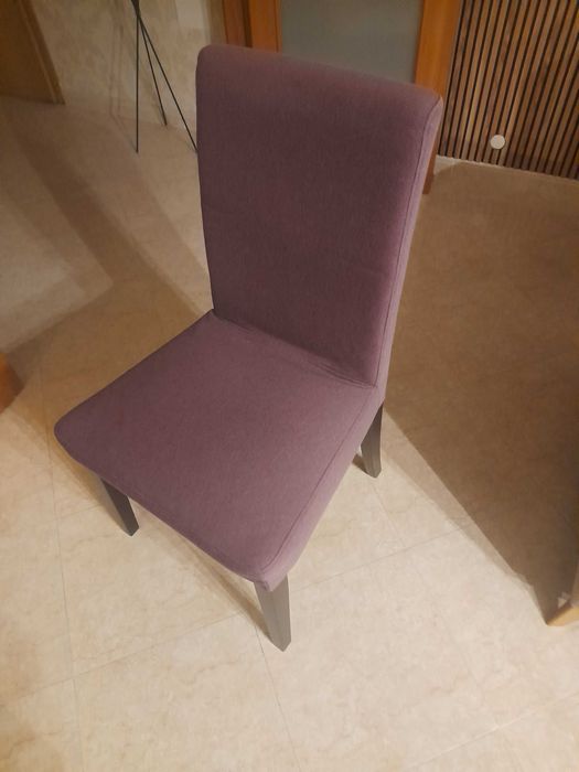 Cadeira usada roxa