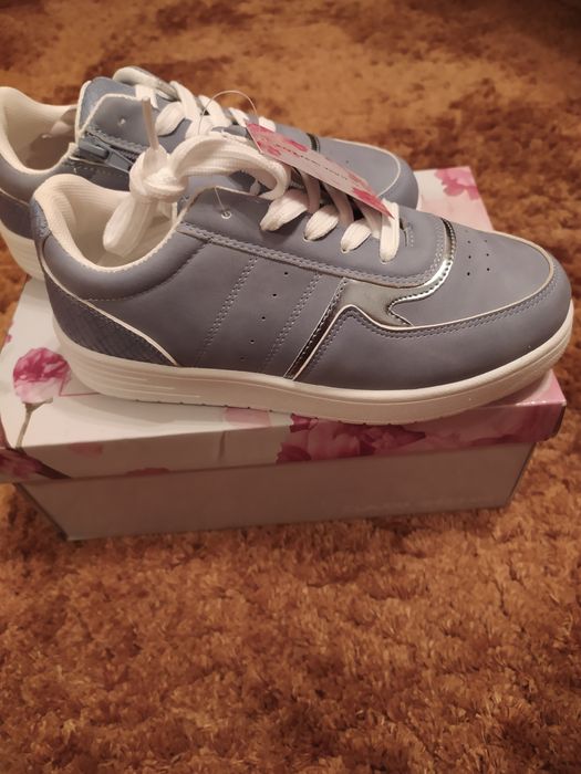 Buty dla dziewczynki