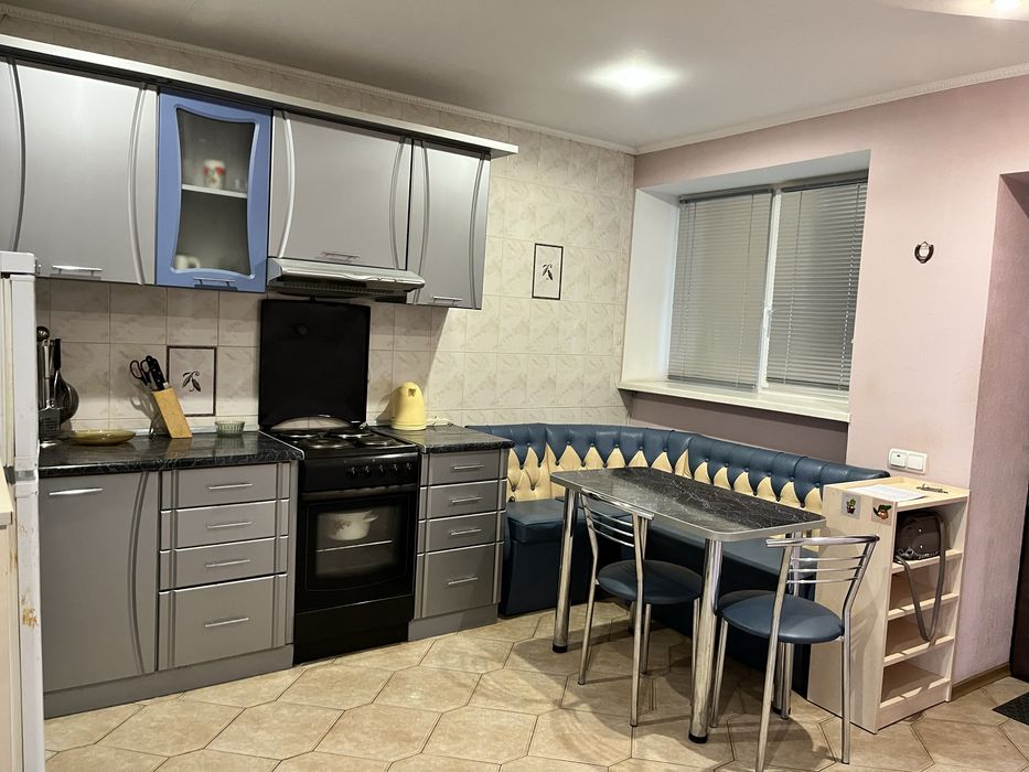 2 х кімнатна  на Харківській