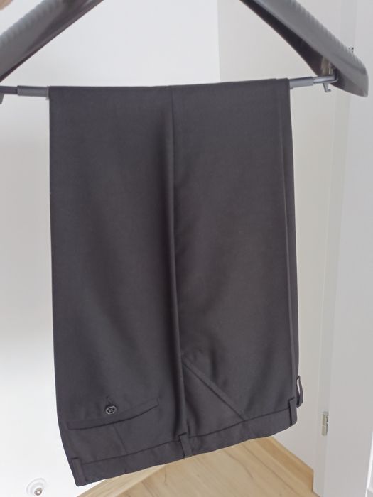 Garnitur czarny ze spodniami