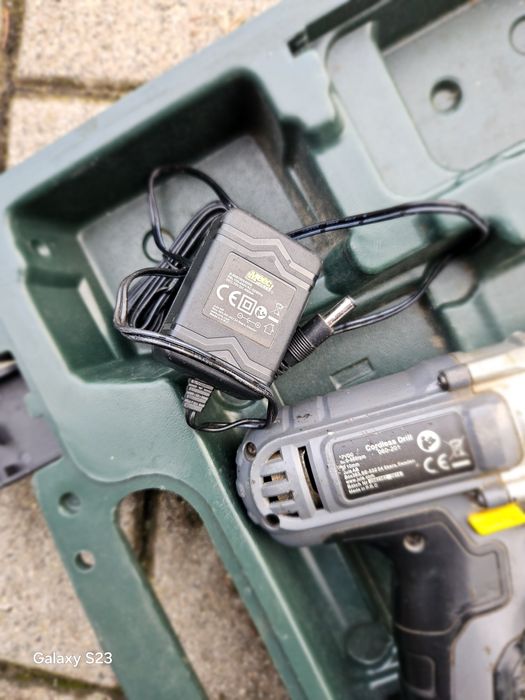 Zakrętarka akumulatorowa z walizką