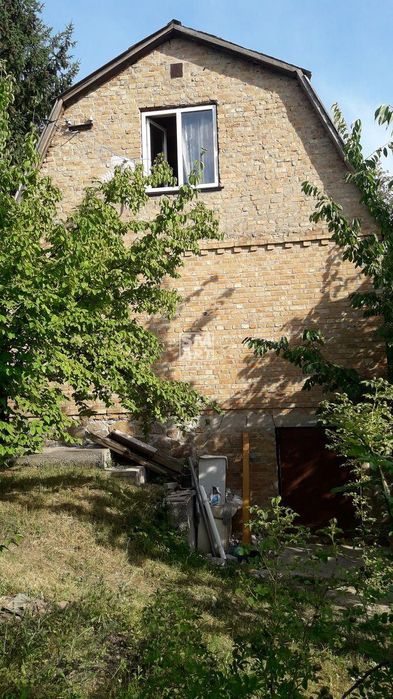 Продам будинок зі всіма комунікаціями, піччю і укриттям над Канівським