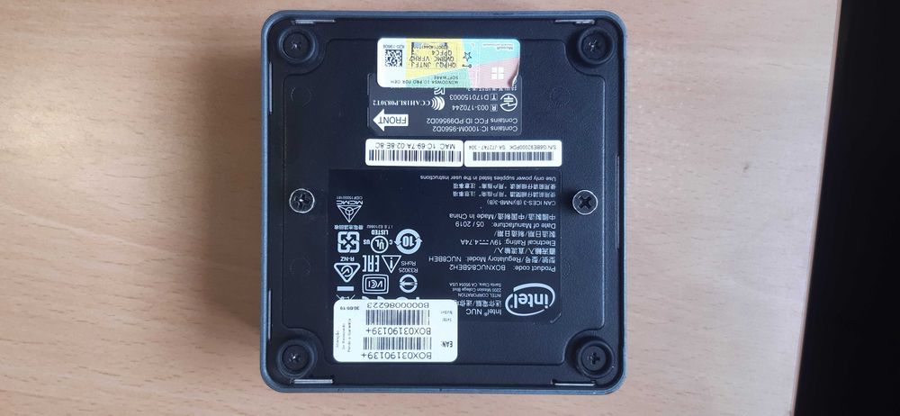 Intel NUC i5  + 8gb RAM + 256gb SSD NVMe + 500gb SATA