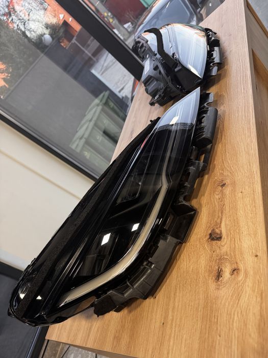 Фари на Tesla Model 3 HIGHLAND ЄВРОПА. Оригінал.