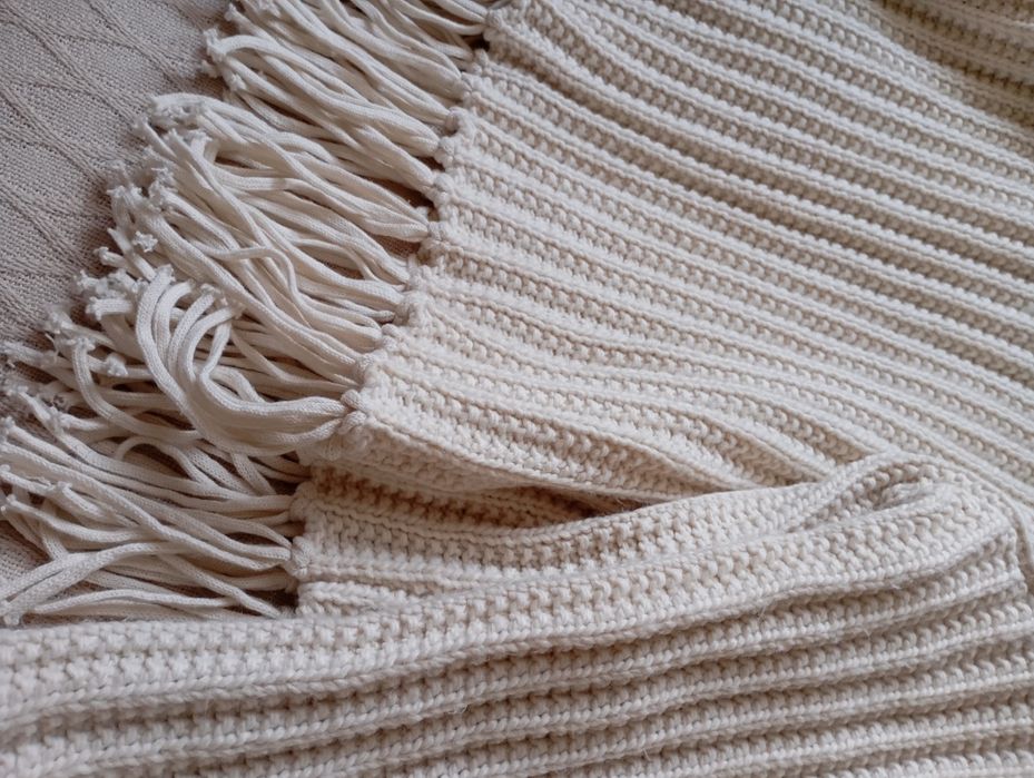 H&M XL śmietankowy luźny sweter oversize o grubym splocie z frędzlami