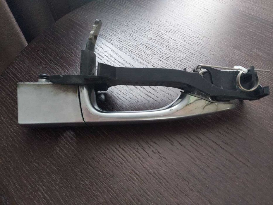 Дверна права передня ручка до Peugeot 807 Citroen C8 автозапчастини пежо сітроен