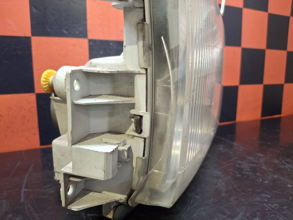 Ótica / farol direita TOYOTA Dyna Chassis (KD_, LY_, _Y2_, _U3_, _U4)
