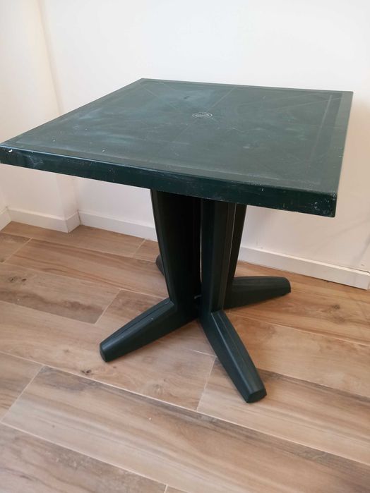 mesa de plastico verde quadrada super resistente