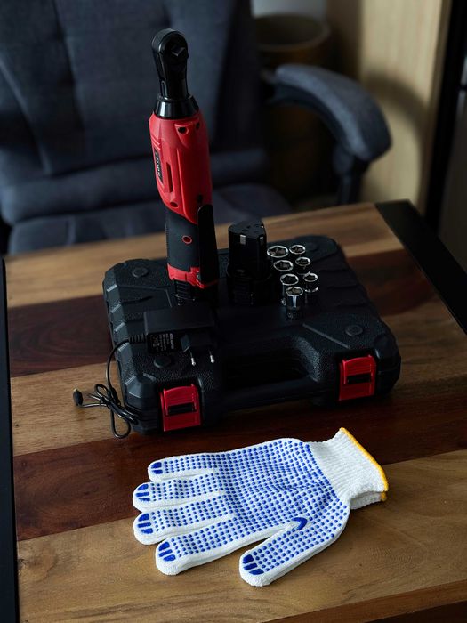 Elektryczna Grzechotka Kątowa 3/8 w Praktycznej Walizce 2x aku NOWA !