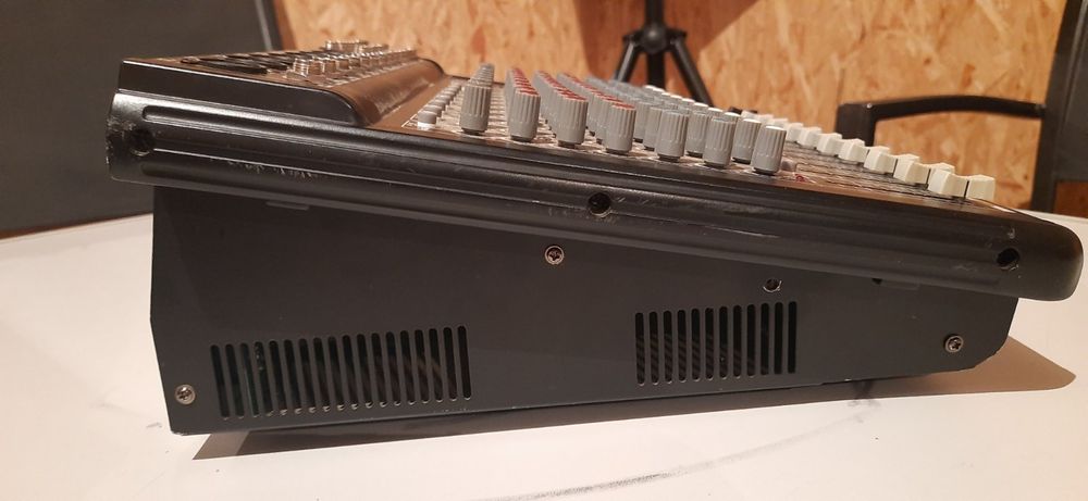 Активний мікшерний пульт SoundKing AS1602BDC