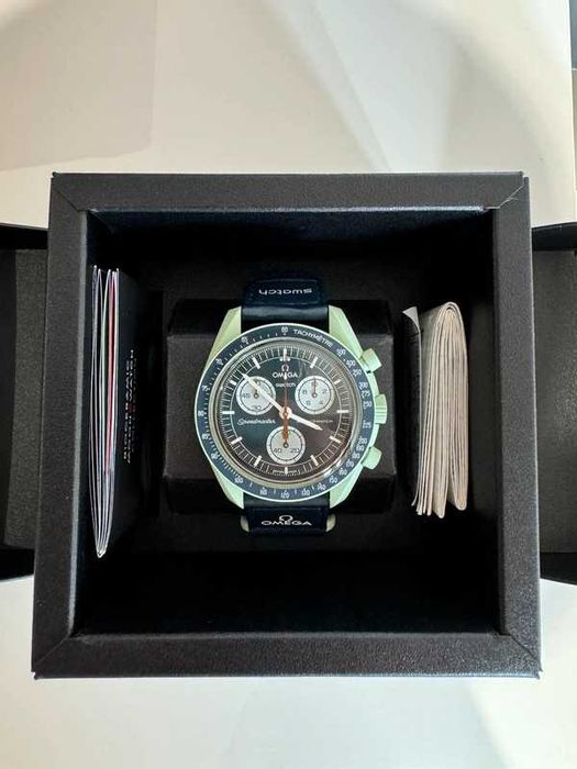 Omega x Swatch Mission To Earth MoonSwatch- SO33G100