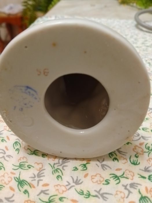 Статуетка фарфор дівчина з голубом