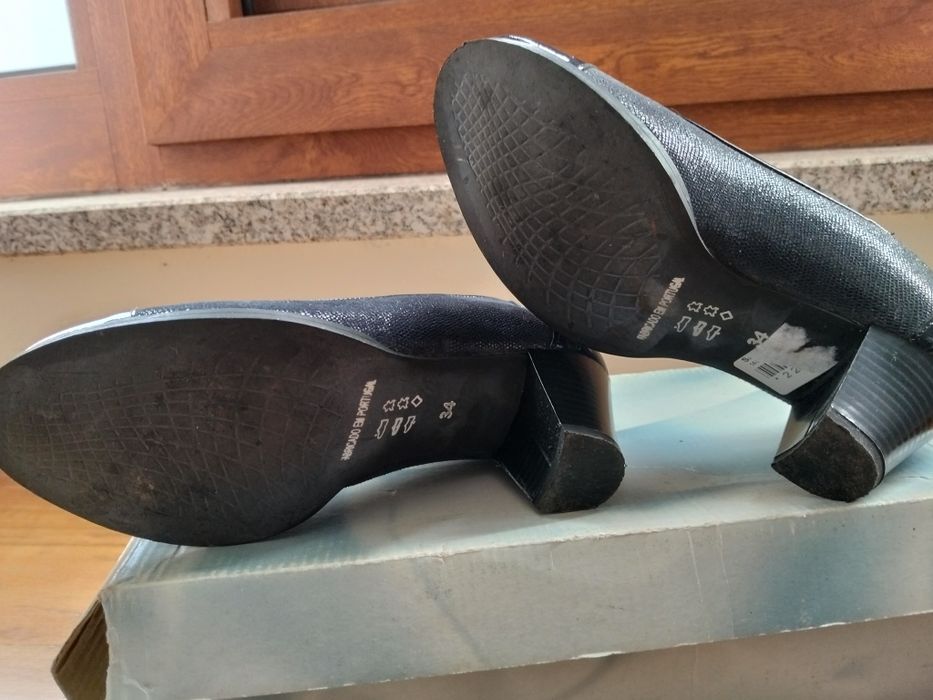 Sapatos fechados 34