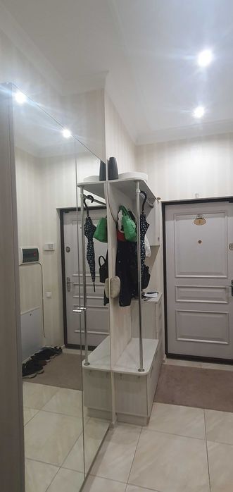 Центр Продам трехкомнатную квартиру    в новом кирпичном доме ЛД