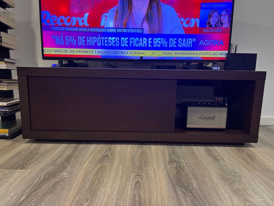 Móvel de televisão