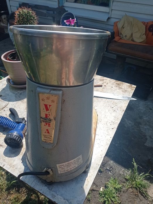 Электрическая соковыжималка с редуктором