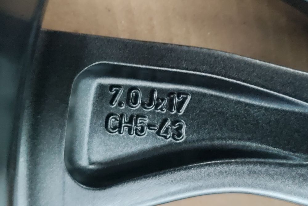 5x114.3 R17 Dacia NOWE komplet