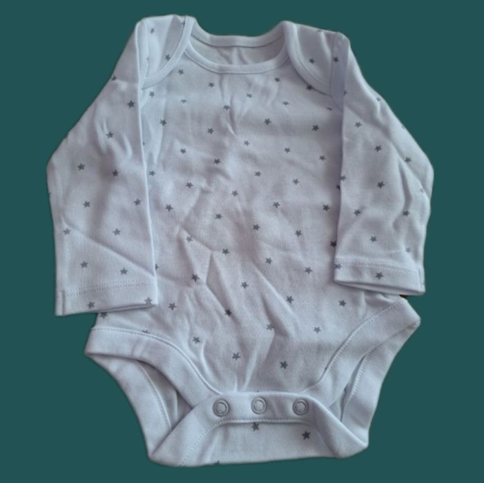 Дуже гарний набір одягу для новонародженого!