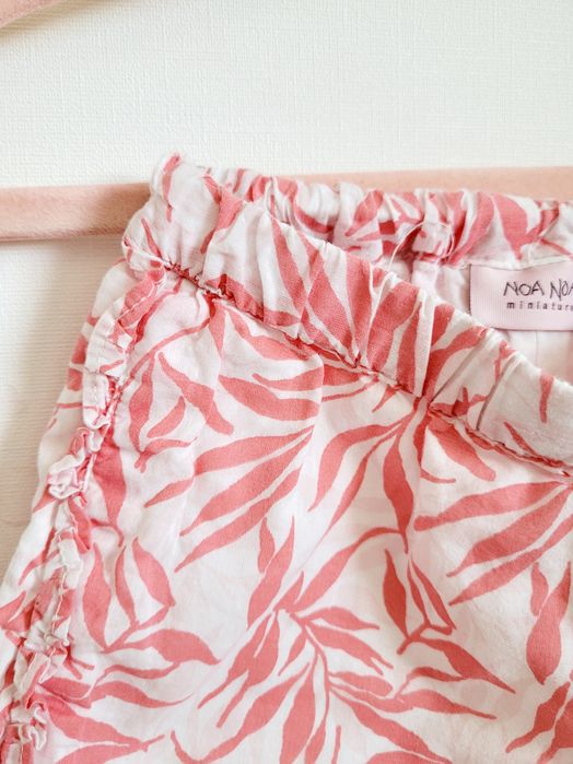 Krótkie spodenki 74 w listki z falbankami skandynawska marka scandi