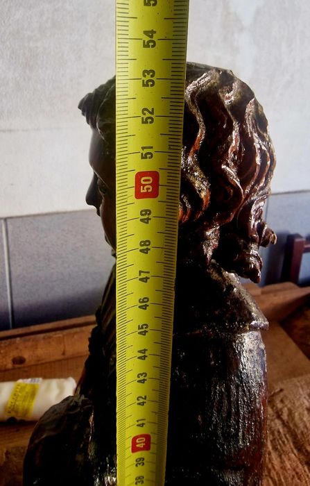 Magnifica escultura toda entalhada