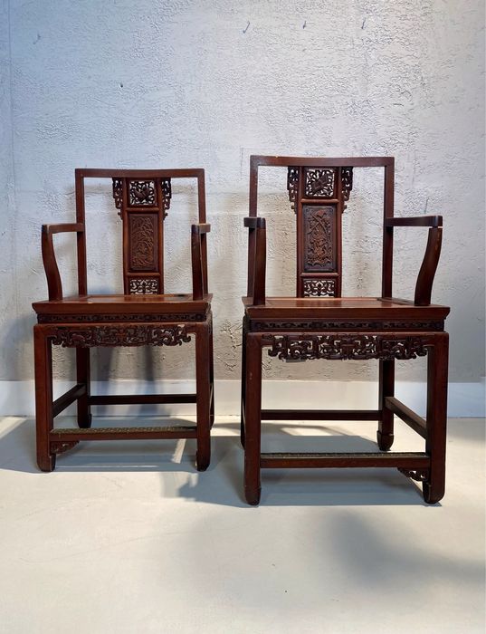 Zabytkowy zestaw mebli konsola i dwa krzesla