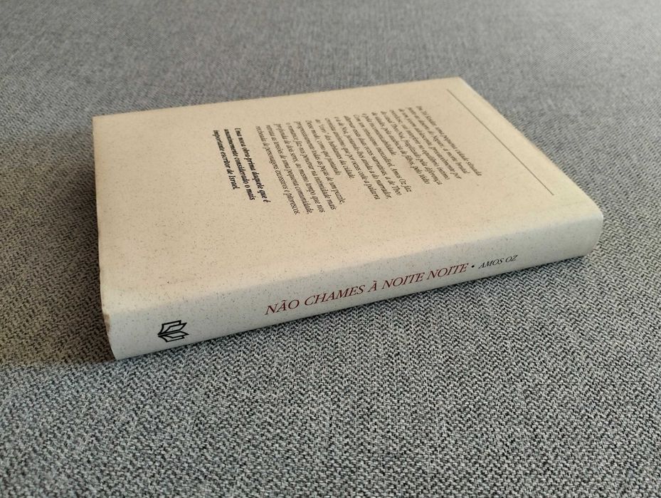 Livro "Não chames á noite noite" de Amos Oz