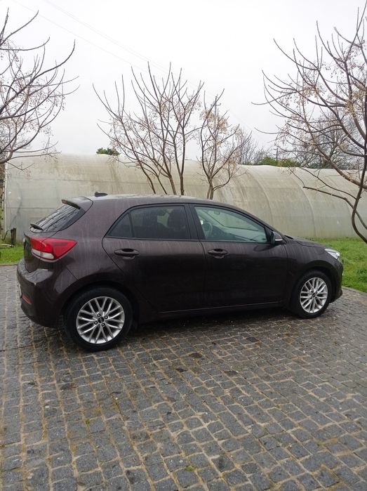 Kia Rio 1.2 a gasolina