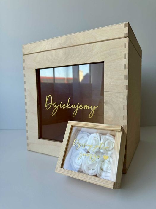 Naturalne drewniane pudełko na koperty obrączki pleksi front wesele
