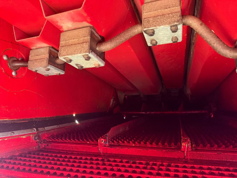 Комбайн зернозбиральний Massey Ferguson 16