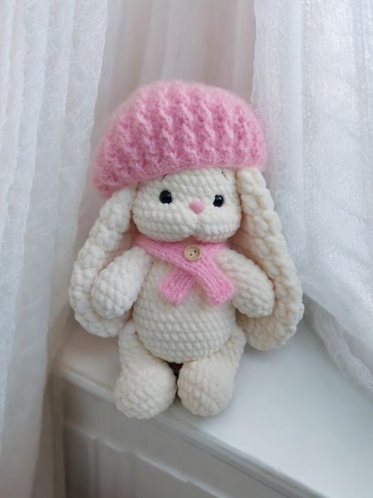 Мягкая вязаная игрушка зайчик с сердцем, подарок любимой девушке