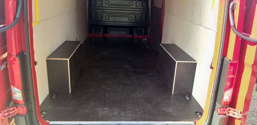 Zabudowa busa Volkswagen Crafter/MAN TGE L4H3 sklejka, MONTAŻ