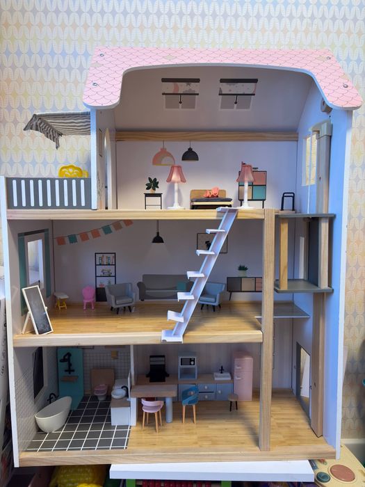 Ляльковий будинок деревʼяний з меблями ліфтом 3 поверхи