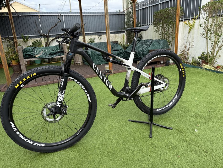 Canyon Lux Word Cup Carbono