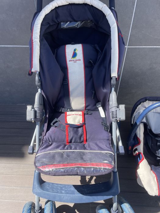 Carrinho de bebé mais coco de bebe com algumas marcas de uso ……………….