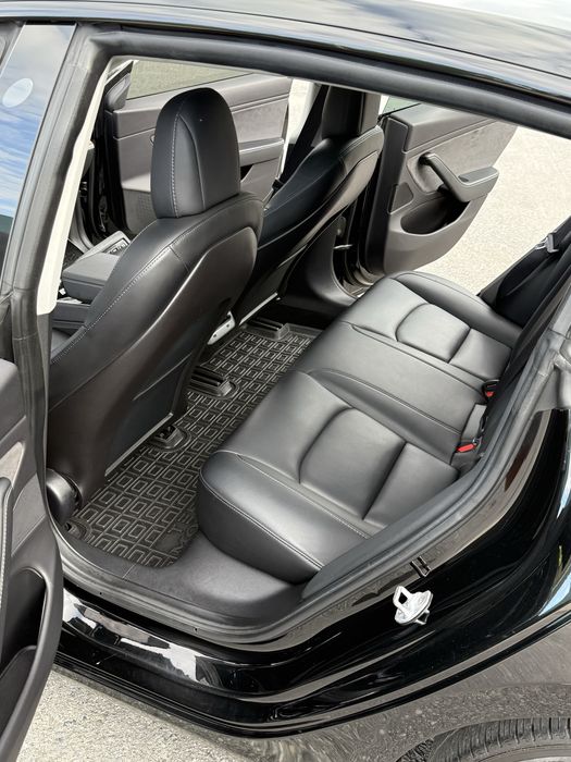Продам  Tesla 3