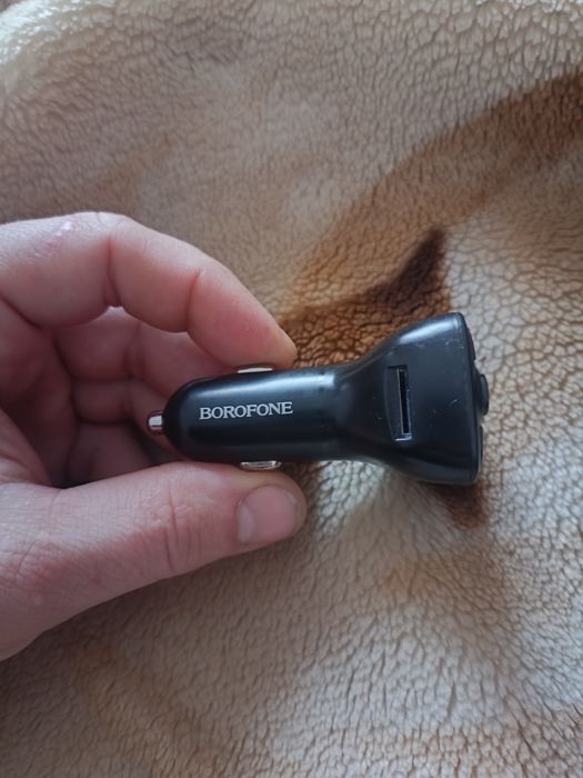 Продам зарядку в прикуриватель