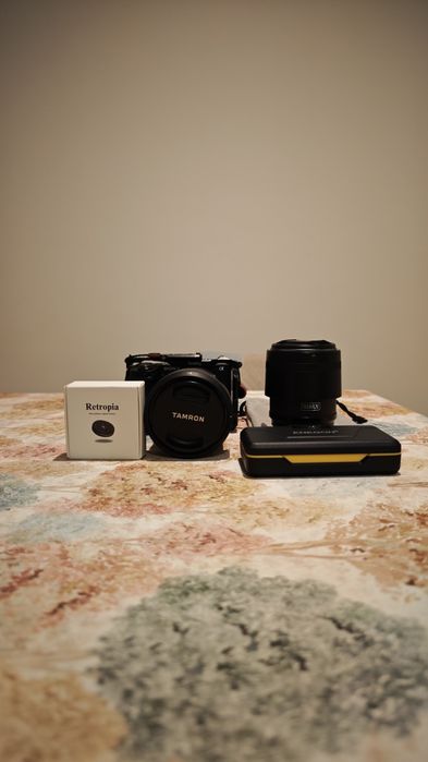 Sony A6700 + 2 lentes + 2 baterias