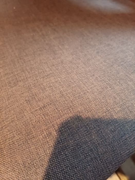 Zestaw 6 solidnych krzeseł drewnianych – Nowoczesny styl, stan idealny