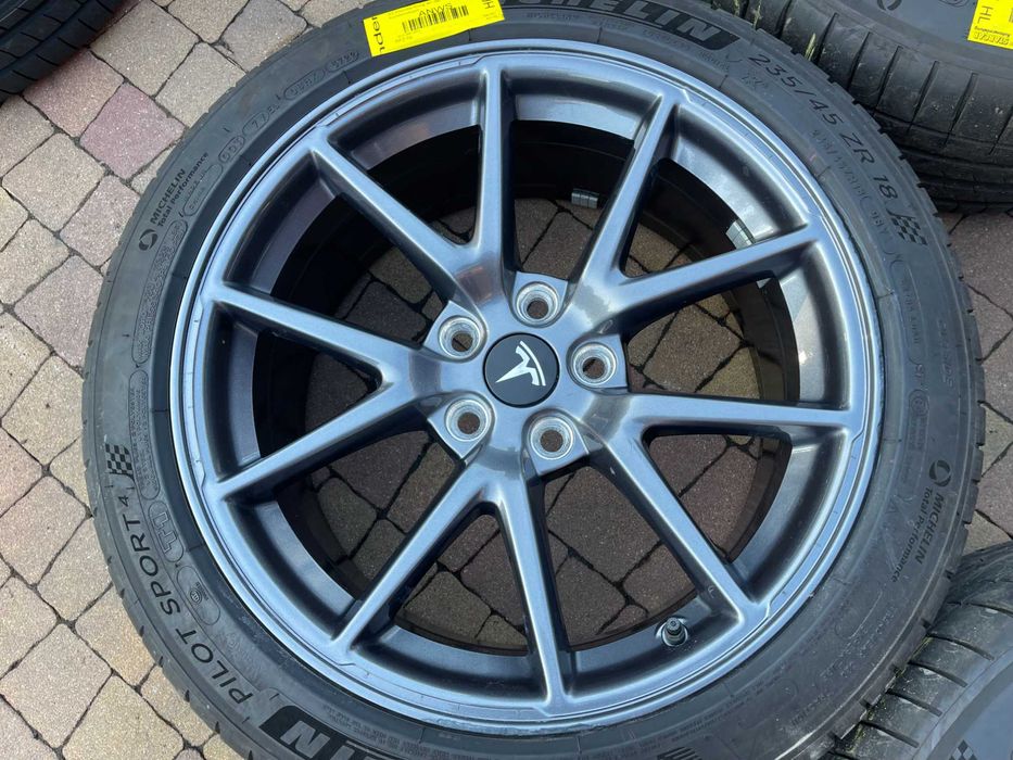 4105. Koła letnie Tesla S oryginalne 5x120 235/45/18 Michelin 2022r
