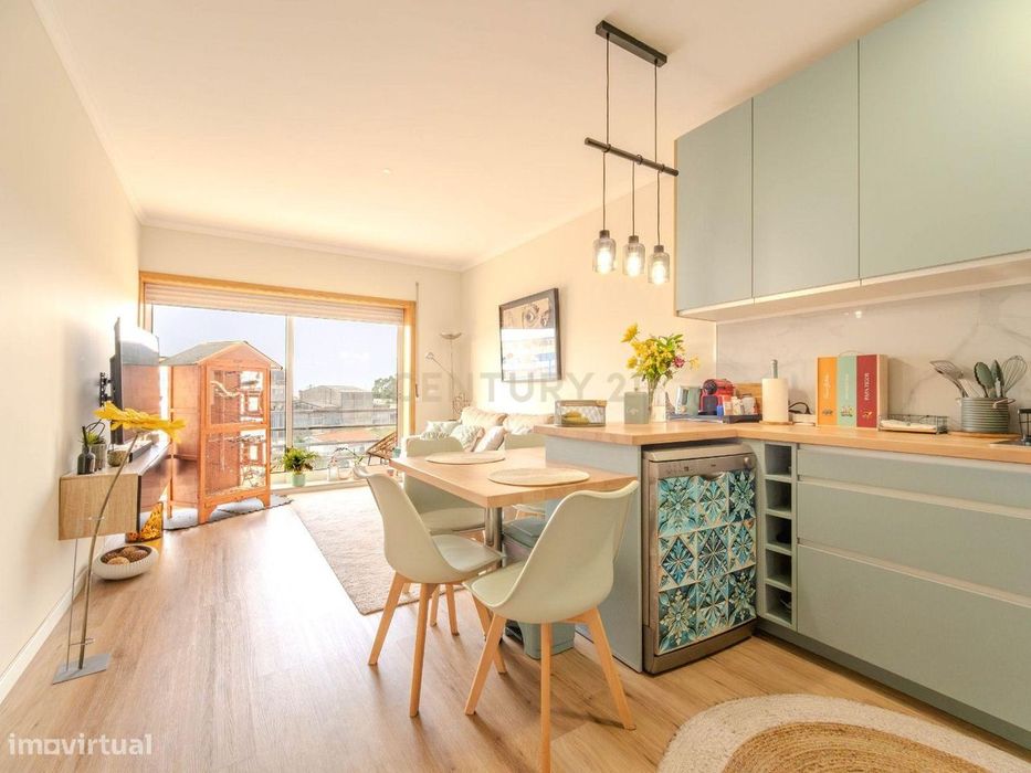 T1+1 Renovado com Garagem Box e Vista Mar | Valadares