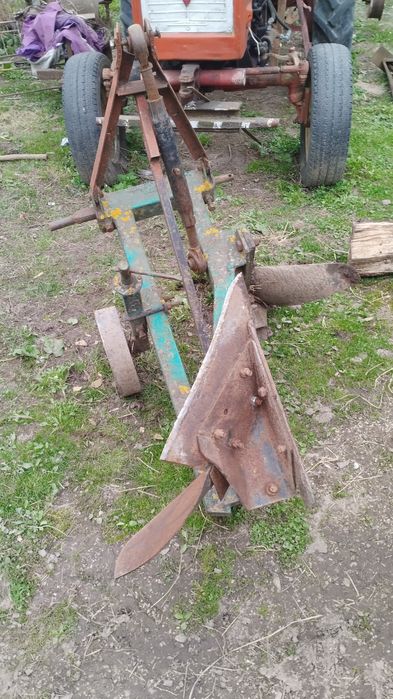 Плуг два корпуси по 25 см
