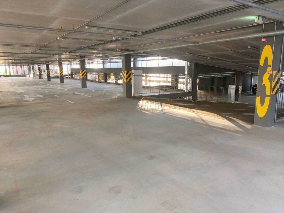 Оренда паркомісця. ЖК Варшавський 3.