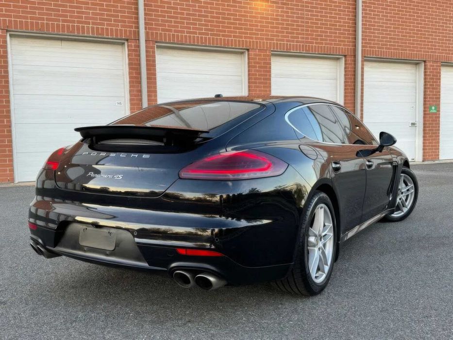Porsche Panamera 4S      2015